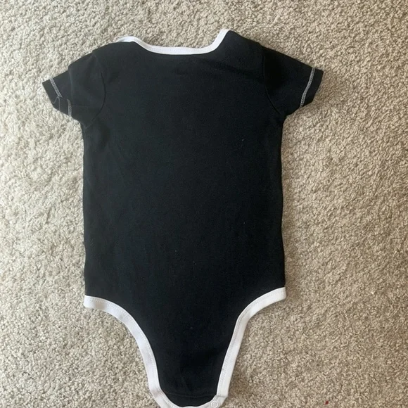 Tim Burton’s The Nightmare Before Christmas baby onesie 12-18 months - Picture 3 of 5